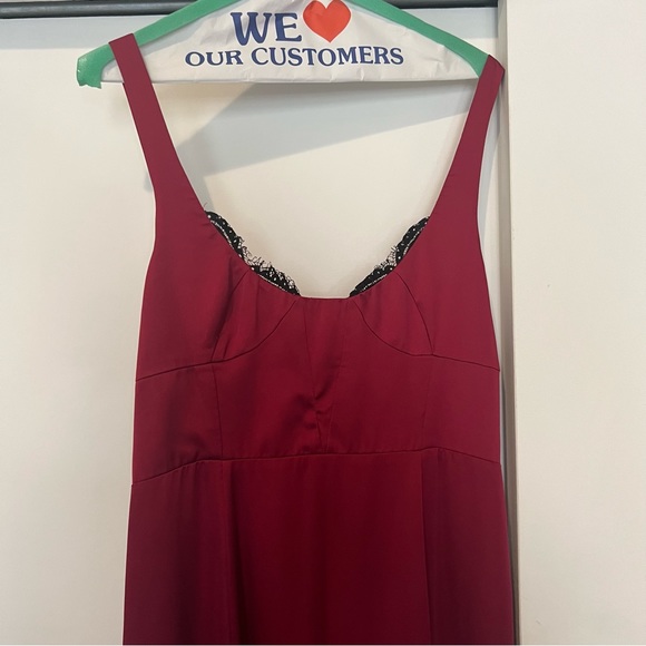 Fame And Partners Red Lace Trim Gown - Picture 4 of 7